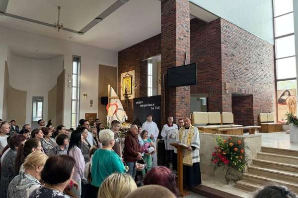 У Гродне біскуп Уладзімір Гуляй благаславіў стравы на велікодны стол