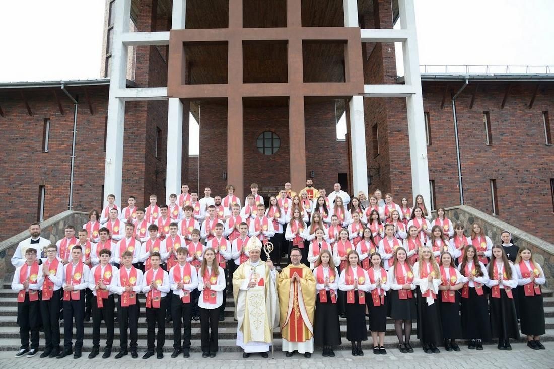 Біскуп Гуляй удзяліў сакрамэнт канфірмацыі ў гродзенскай парафіі Найсвяцейшага Адкупіцеля